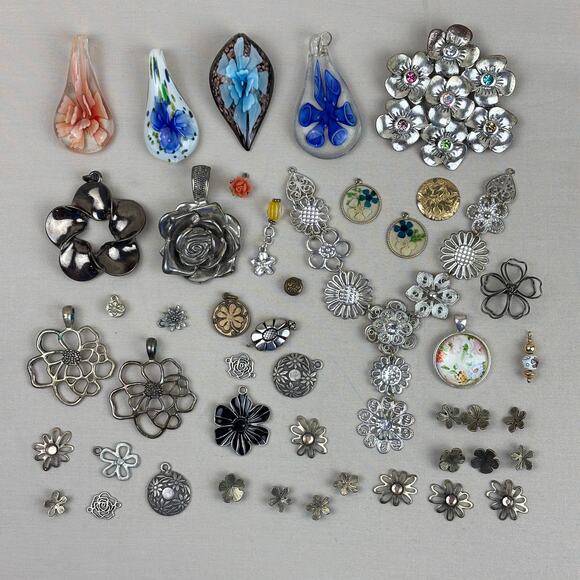 Pendant Charm Craft Jewelry Lot - 40+ Floral Flower Glass Metal - Picture 1 of 11